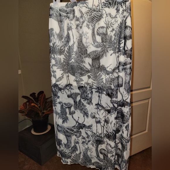 Chiffon Mushroom Skirt - Picture 2 of 4